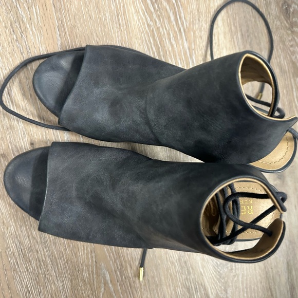 Kenneth Cole Slip On Open Toe Blue/Beige Block Heel Leather Size 7M - Picture 5 of 14